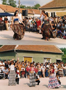 Festival de danses et musique roms de l'école de Maguri